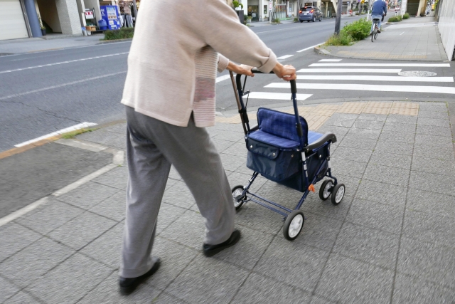 認知症と歩行トラブル！！皆さんにも知って頂きたいサポート方法